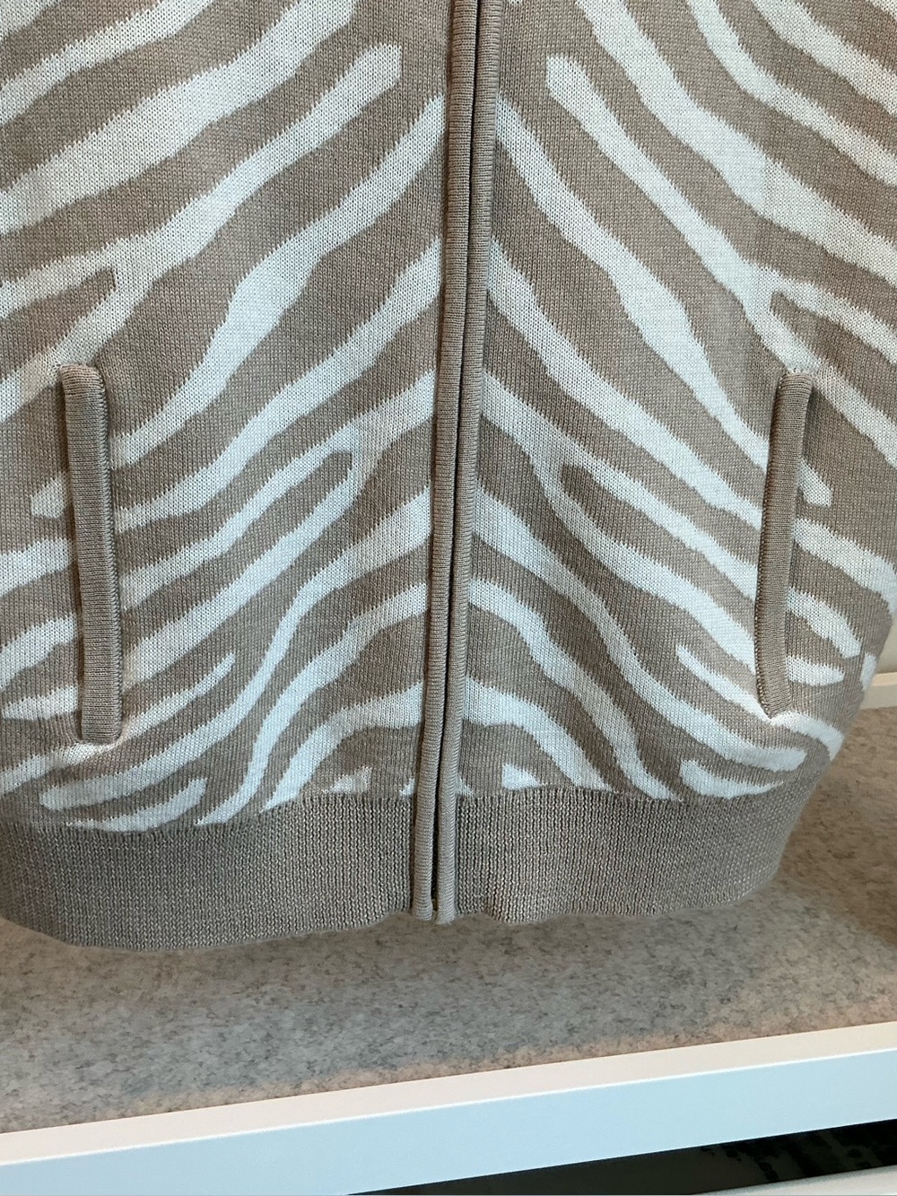 Banana Republic Merino Wool Animal Print Full Zip Sweater Jacket Size Medium - Picture 5 of 11